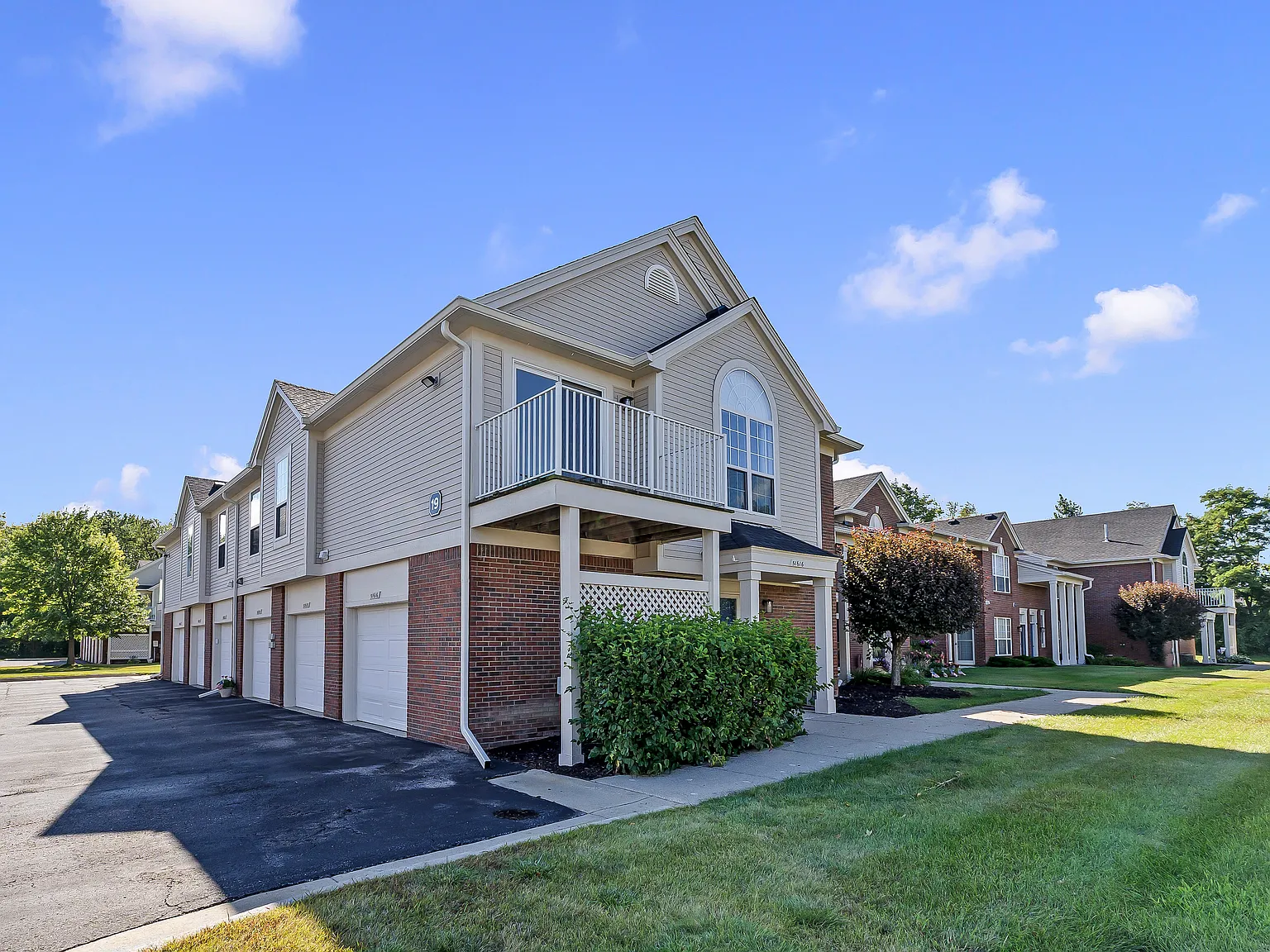 2 bed, 1358 sqft, $2,400 — Photo 3