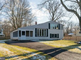 24 Elbow Ln, Lansdale, PA 19446