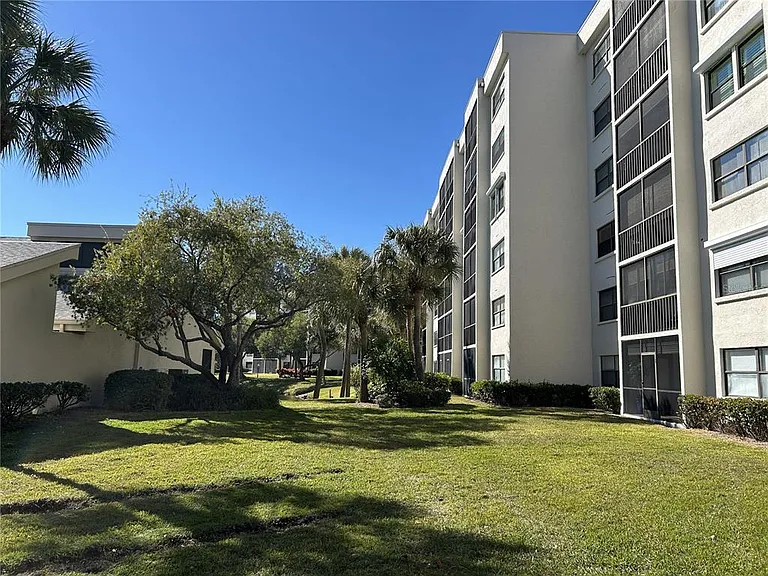1316 Pasadena Ave S #202 — Photo 42