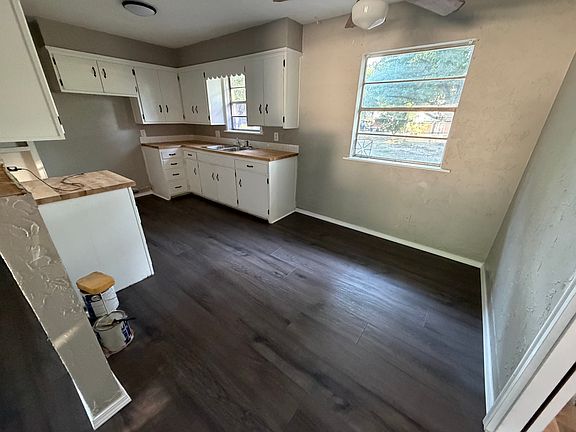 Kitchen alt view
