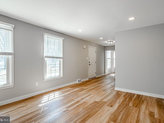 4th image of 1233 Spring Valley Ln