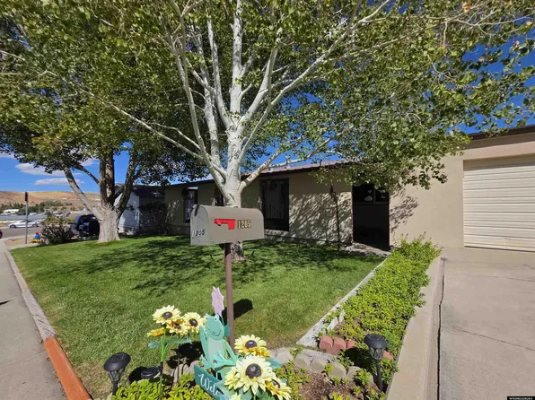 1205 Cottonwood Dr, Rock Springs, WY 82901