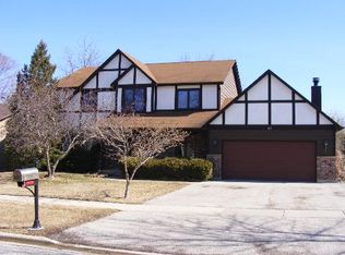 401 Teal Rd, Lindenhurst, IL 60046