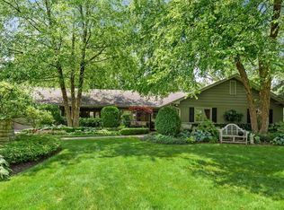 352 Jeffery Ln, Northfield, IL