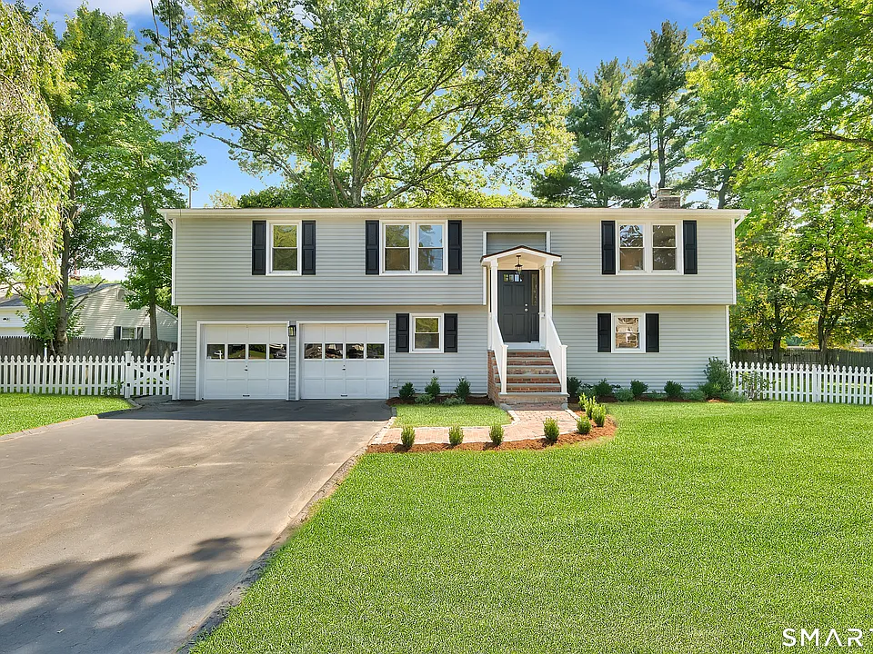 22 Carrona Dr