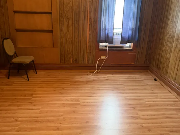 319 4th St APT 2, Huntington, WV 25701