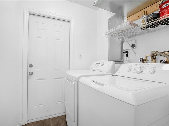 5th image of 2913 Formosa Ave