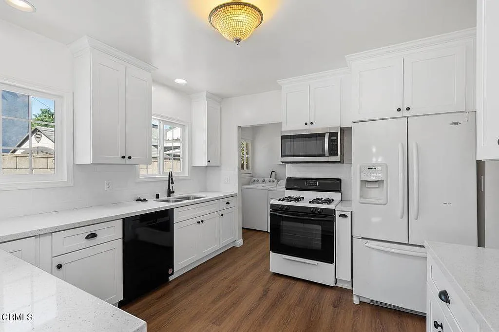 2 bed, 1.0 bath, 944 sqft, $4,000 — Photo 4