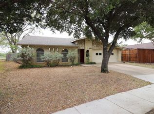 2002 Victoria Rd, Carrollton, TX 75007