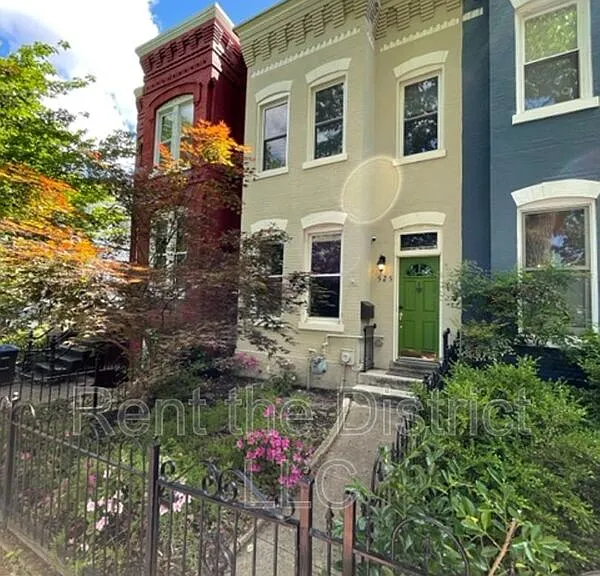 525 5th St NE — Photo 1