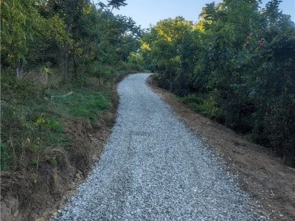 Flint Ridge Rd NE, Crooksville, OH 43731