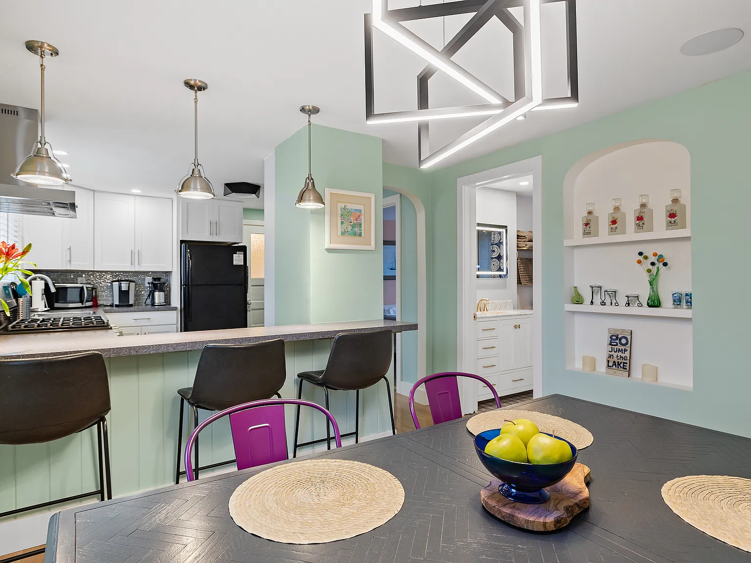 3 bed, $6,870 — Photo 1