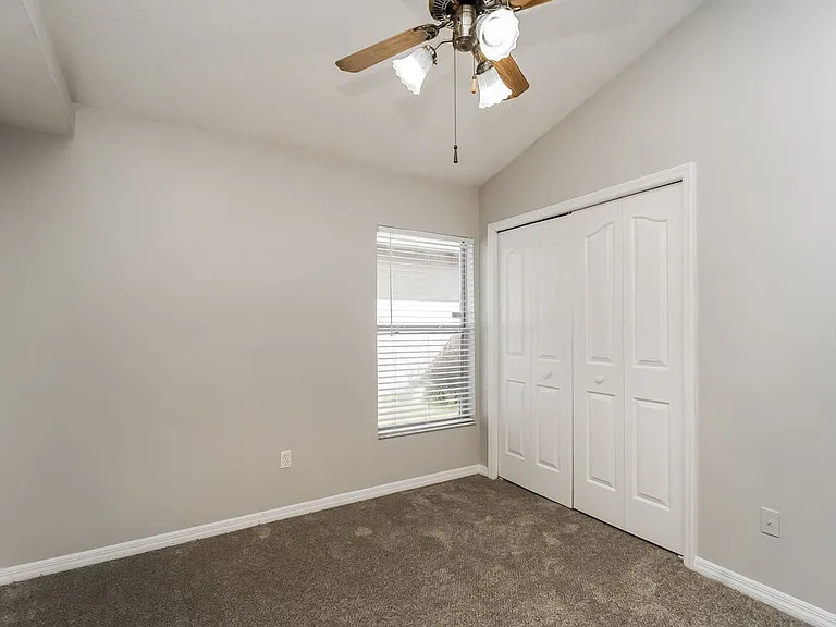 1060 Covington St — Photo 12