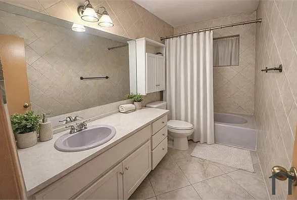 3241 NW 40th St — Photo 15