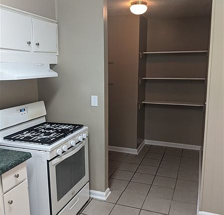 3rd image of 631 Green Leaf Dr