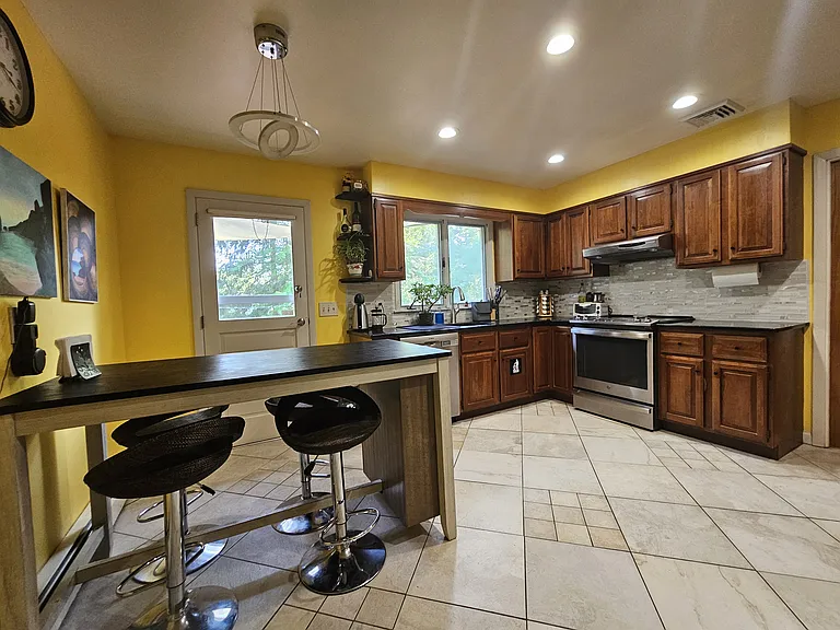 2168 Appletree Ln — Photo 16