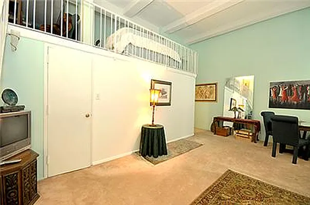 Sold by R New York | media 10