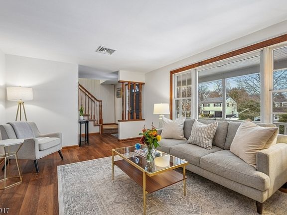 5th image of 40 Golf Rd