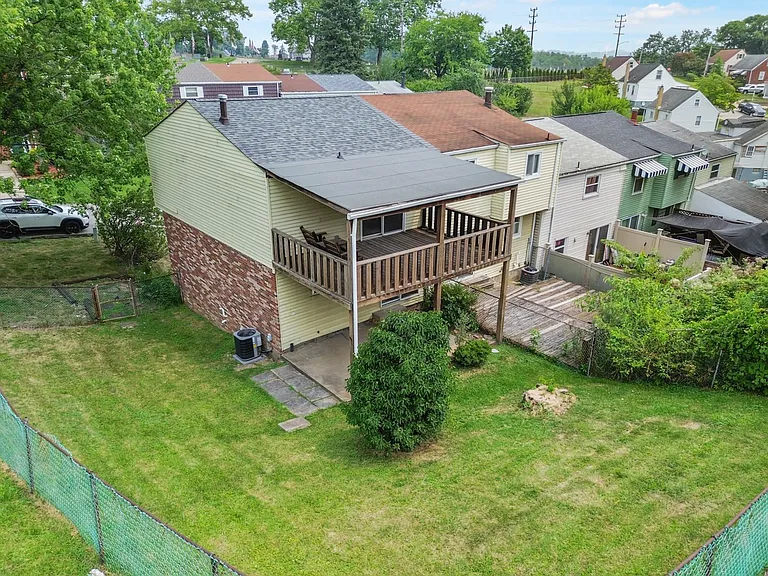 1105 Anna Ave — Photo 3