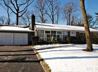 35 Rugby Rd, Roslyn Heights, NY 11577