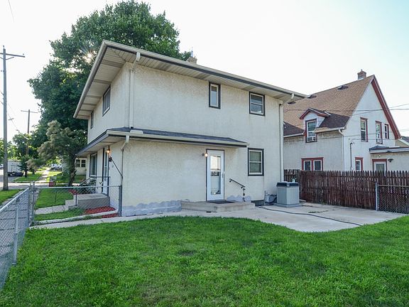 4th image of 285 Geranium Ave W