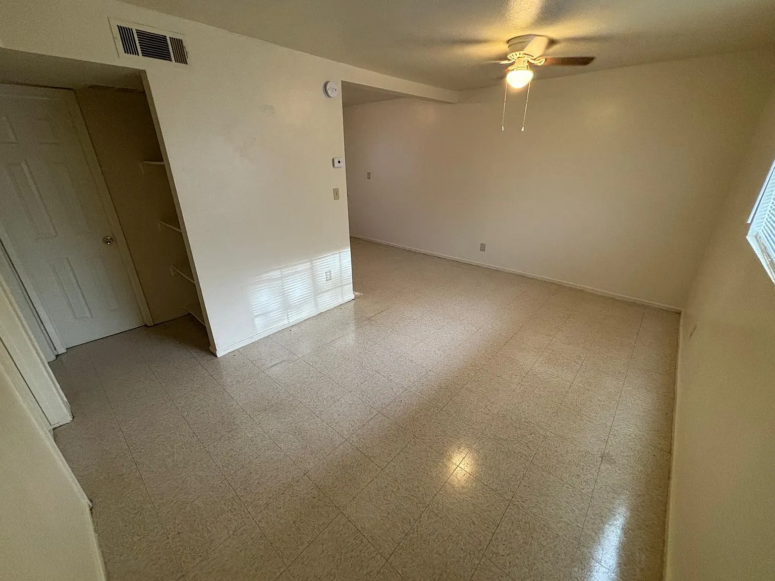 2 bed, 650 sqft, $700 — Photo 4