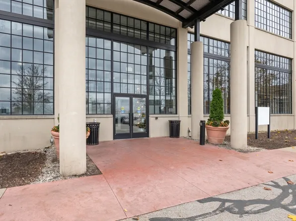 801 Broadway Ave NW APT 440, Grand Rapids, MI 49504