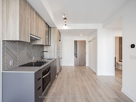 5th image of 1037 The Queensway #720