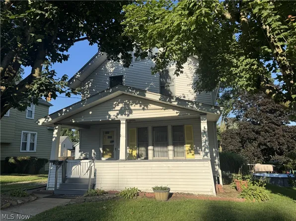 235 15th St NW, Barberton, OH 44203