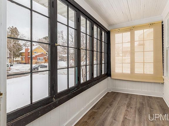 3rd image of 535 Detroit Ave