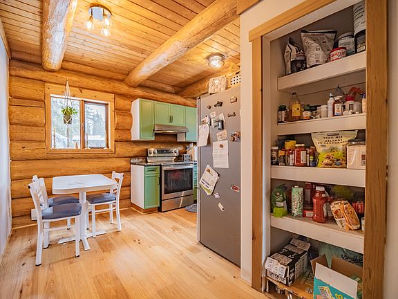 4th image of 3272 Powell Rd