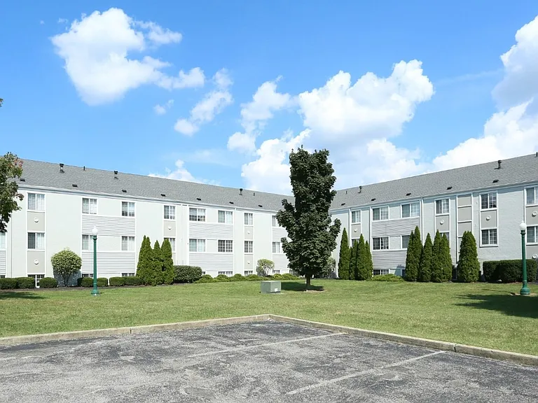 Stadium View Apartments — Photo 2