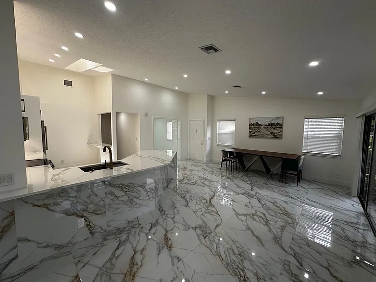 2173 Discovery Cir W — Photo 2