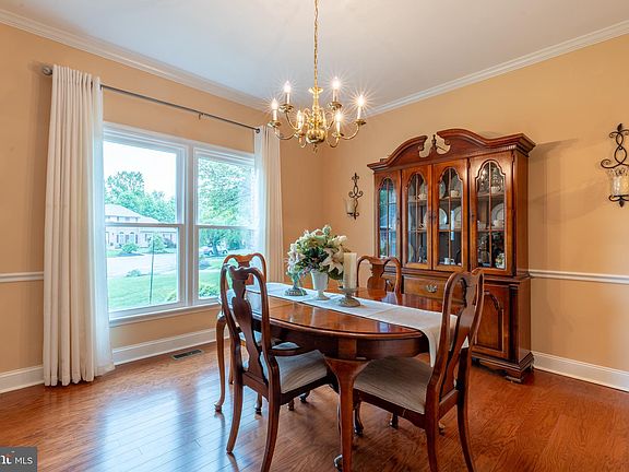 4th image of 226 Hawkes Ct