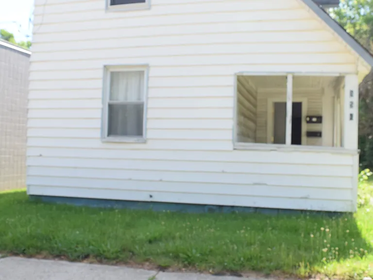 856 Lafayette Ave NE #2 — Photo 1