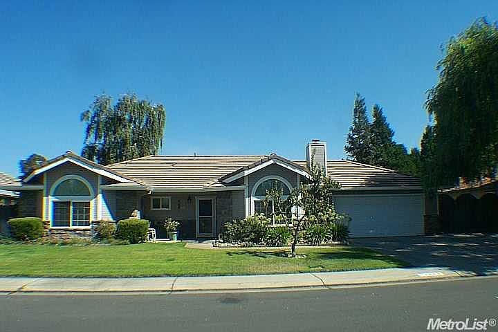 1st image of 14885 E Parkdale Dr