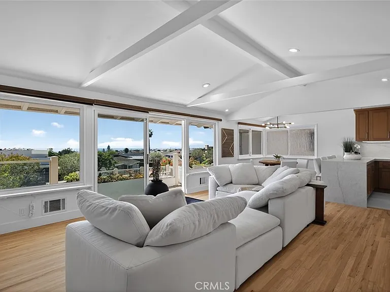 428 Cabrillo Ter — Photo 2