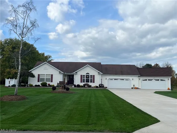 1515 Ravinewood Dr, Austinburg, OH 44010
