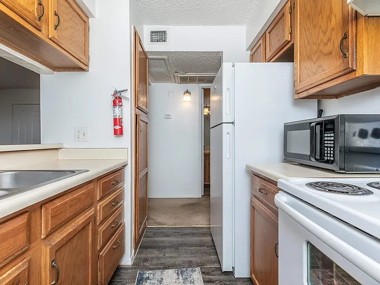 Rock Brook Apartments — Photo 22