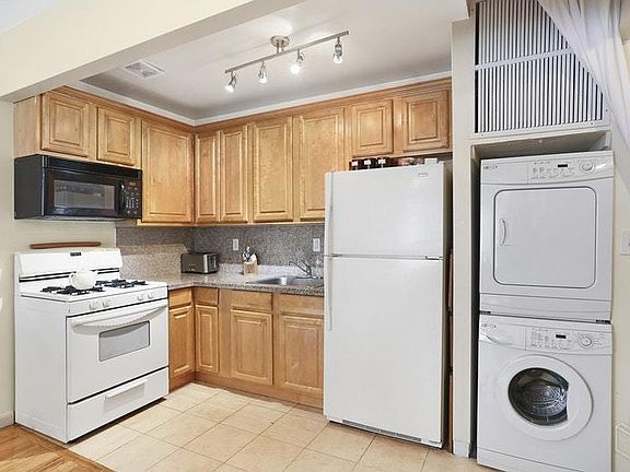 2nd image of 35 Essex Street 3b #3B