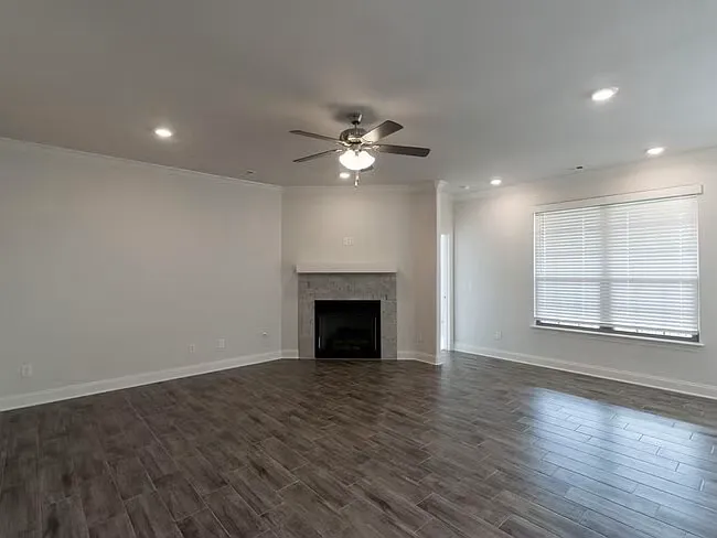 430 Linda Ln — Photo 3