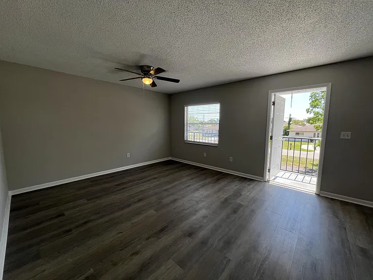 639 SE 13th Ave #120 — Photo 4