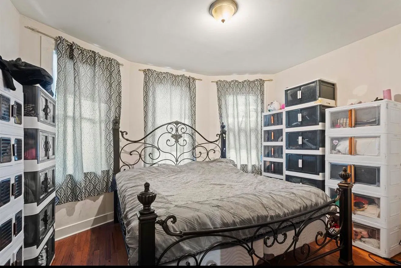 2 bed, $2,300 — Photo 1