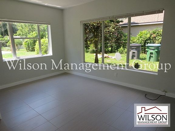3rd image of 2801 Parkland Dr