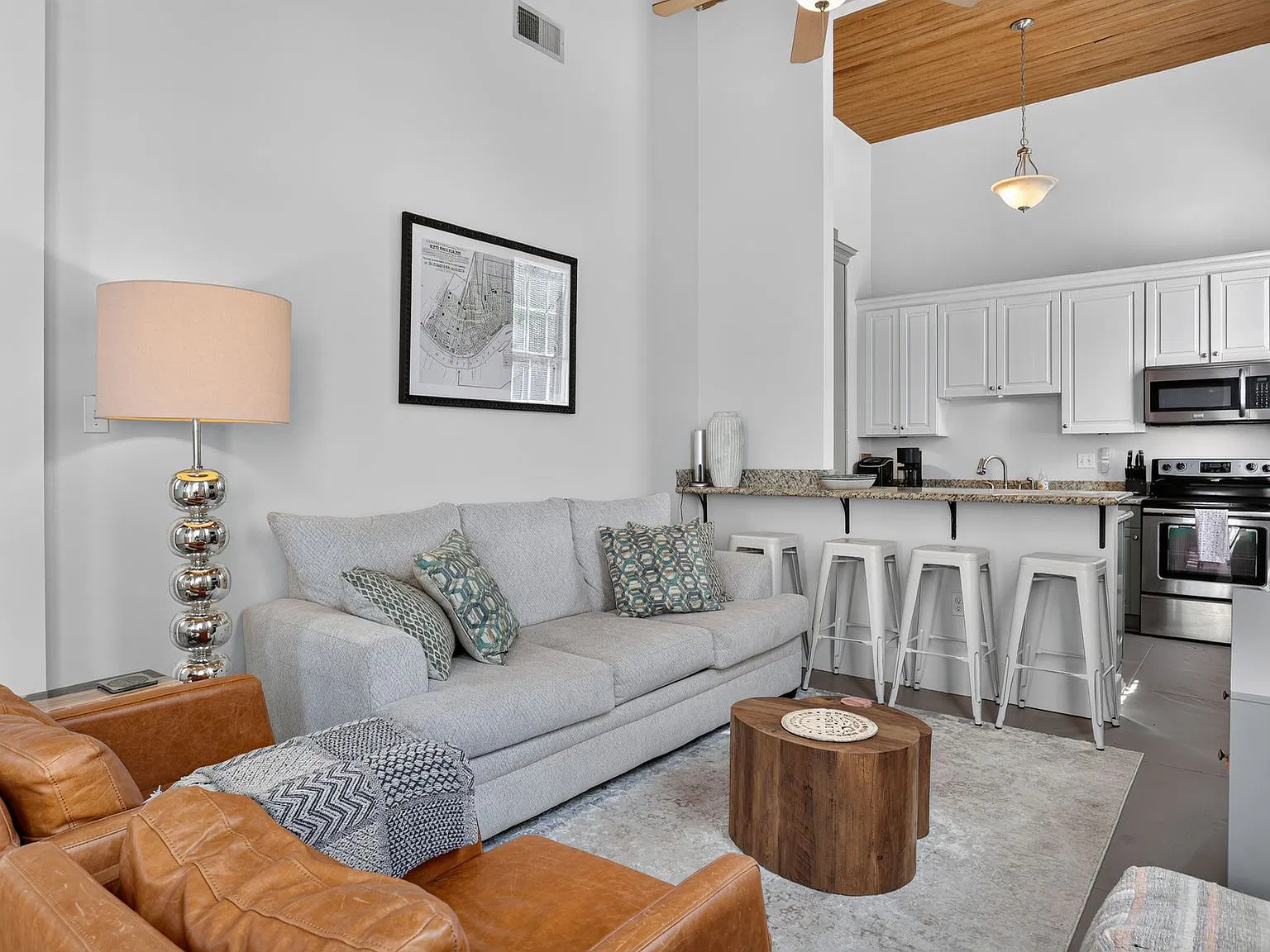 2 bed, 900 sqft, $2,150 — Photo 2