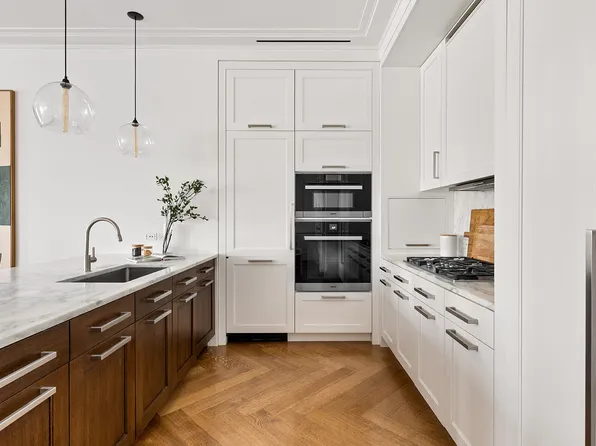 235 West 75th Street image 2 of 12