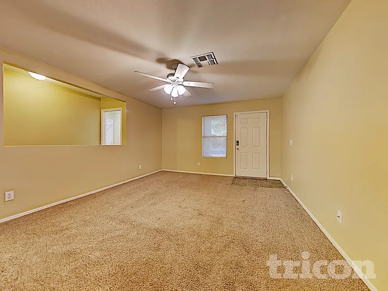 11514 W Wethersfield Rd — Photo 4