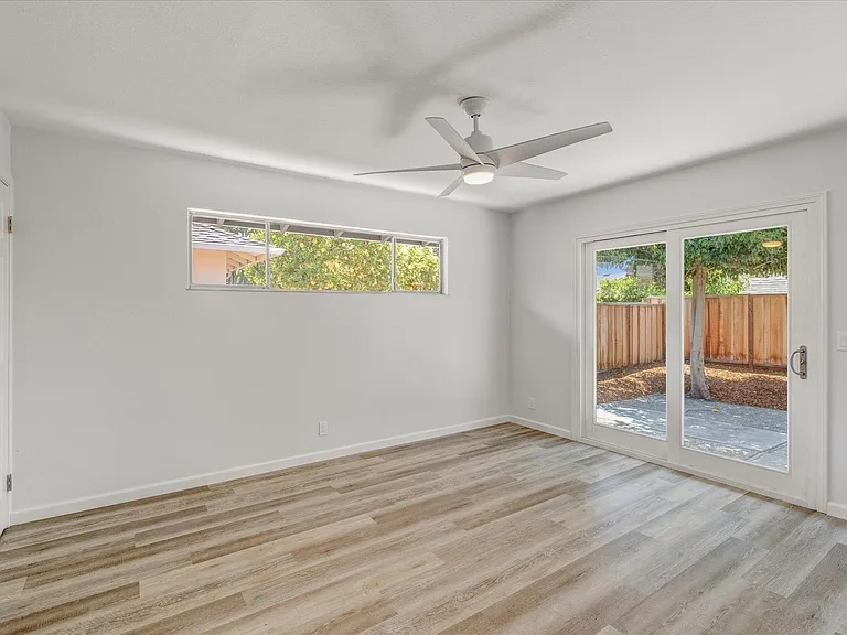 1204 Manchester Dr — Photo 17
