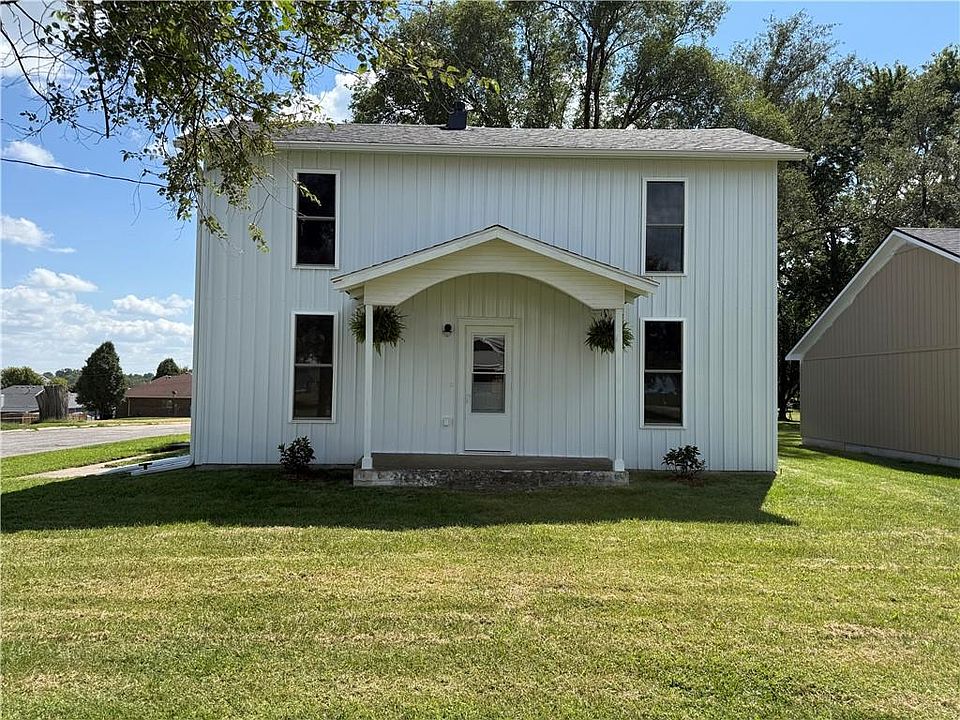 1st image of 302 Little Brick St
