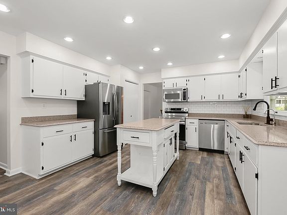 3rd image of 5686 French Ave